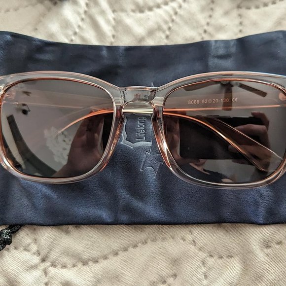 Classic trendy sun glasses with 100% UV protection main image 4